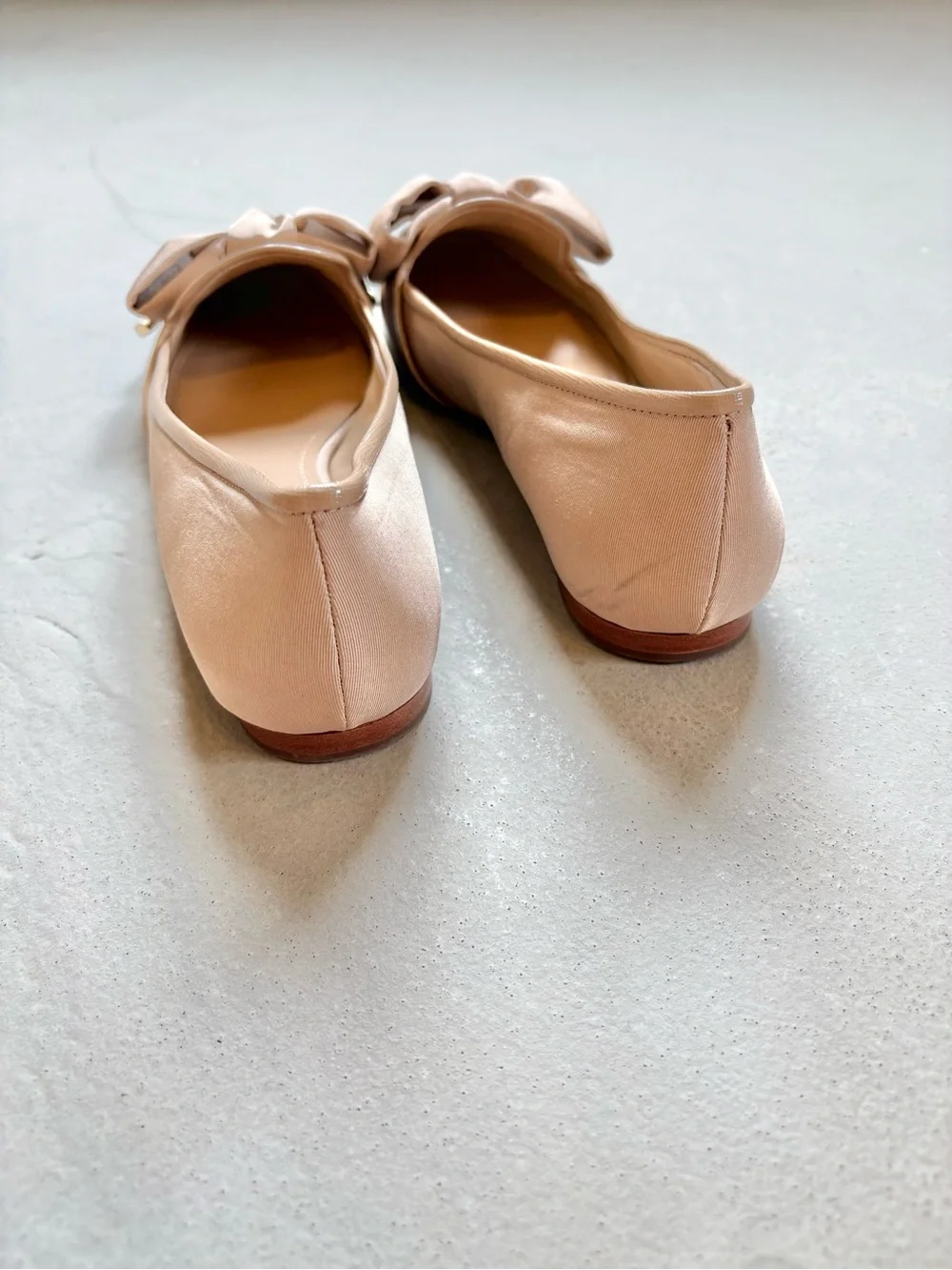Tory Burch Bow Detail Flats in Neutral Beige Tan size 8.5